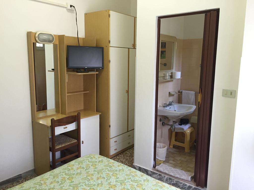 Hotel Toledo Ρίμινι Δωμάτιο φωτογραφία